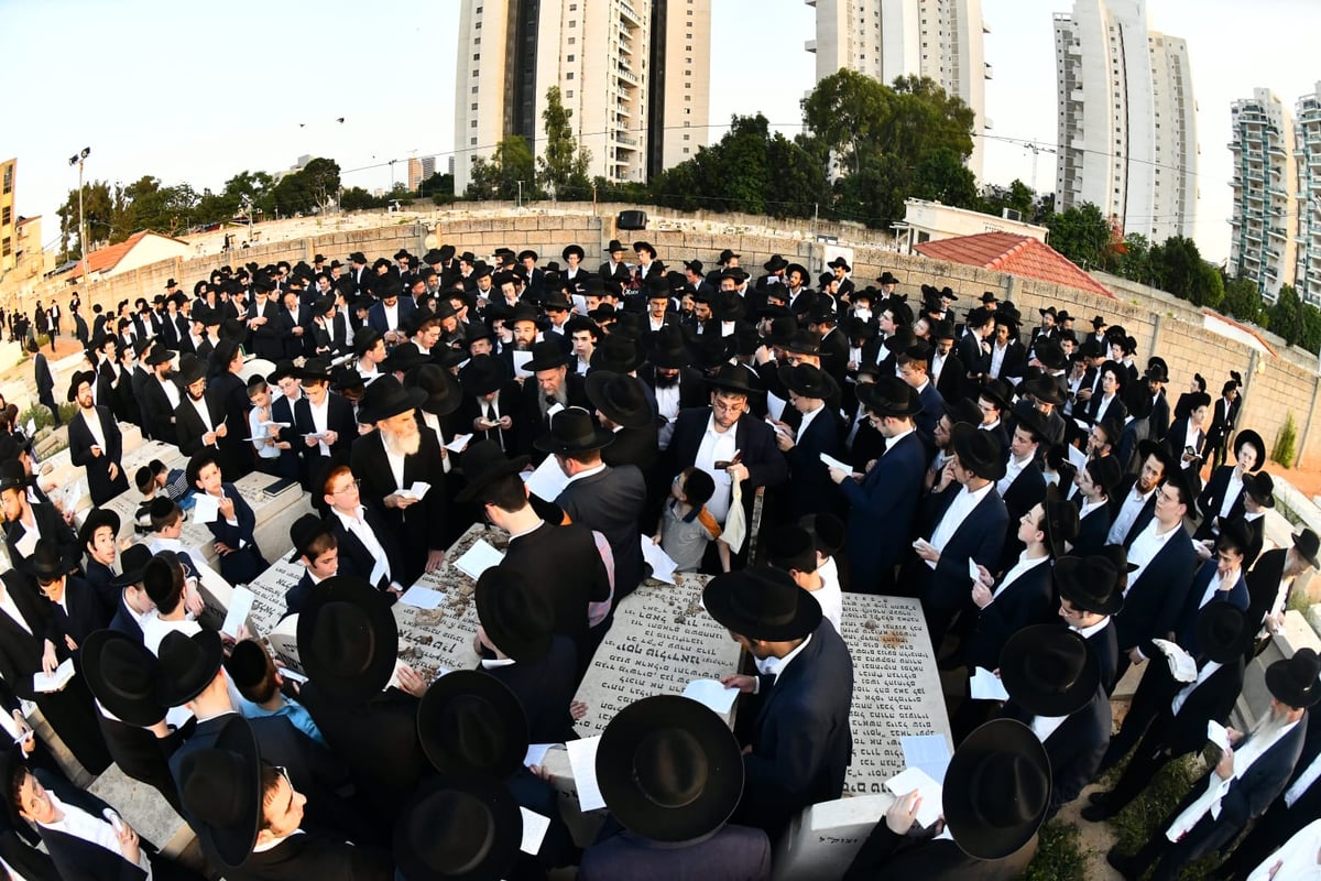 יום השנה הראשון למרן הגר"ג אדלשטיין