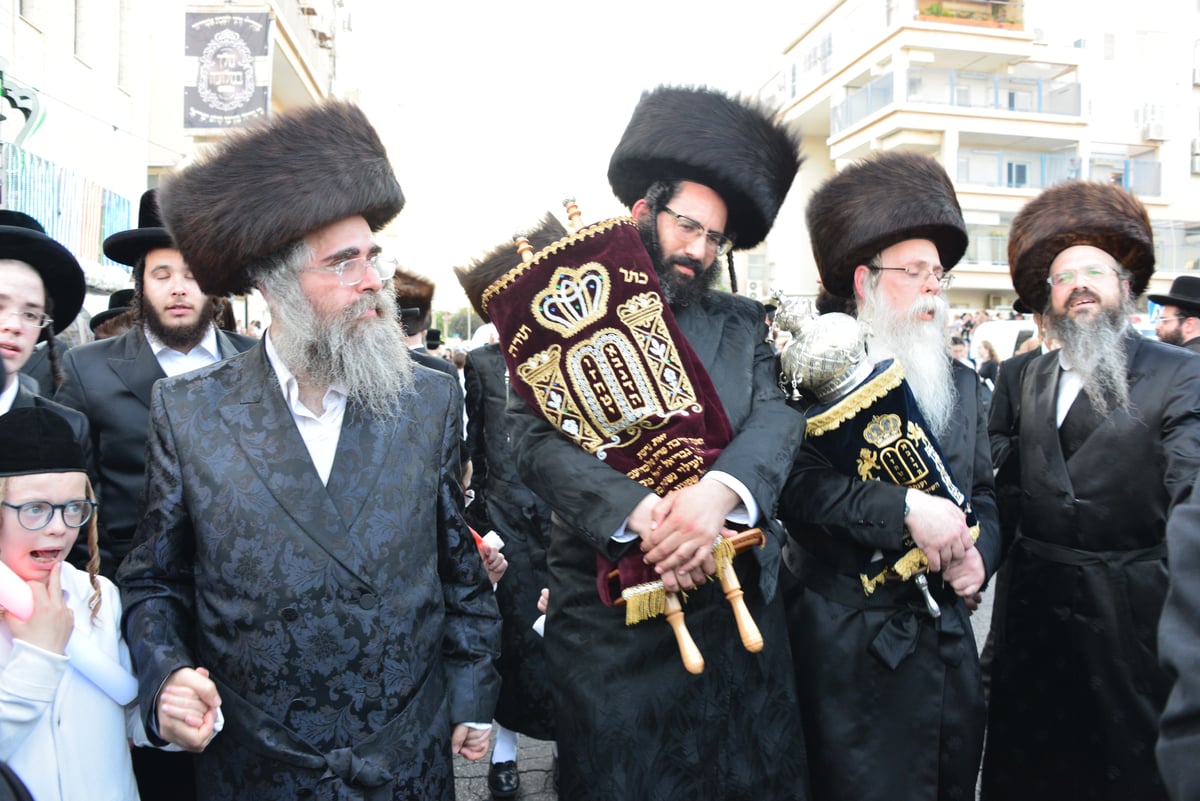 הכנסת ספר תורה לביהמ"ד 'מאורי אור' באשדוד