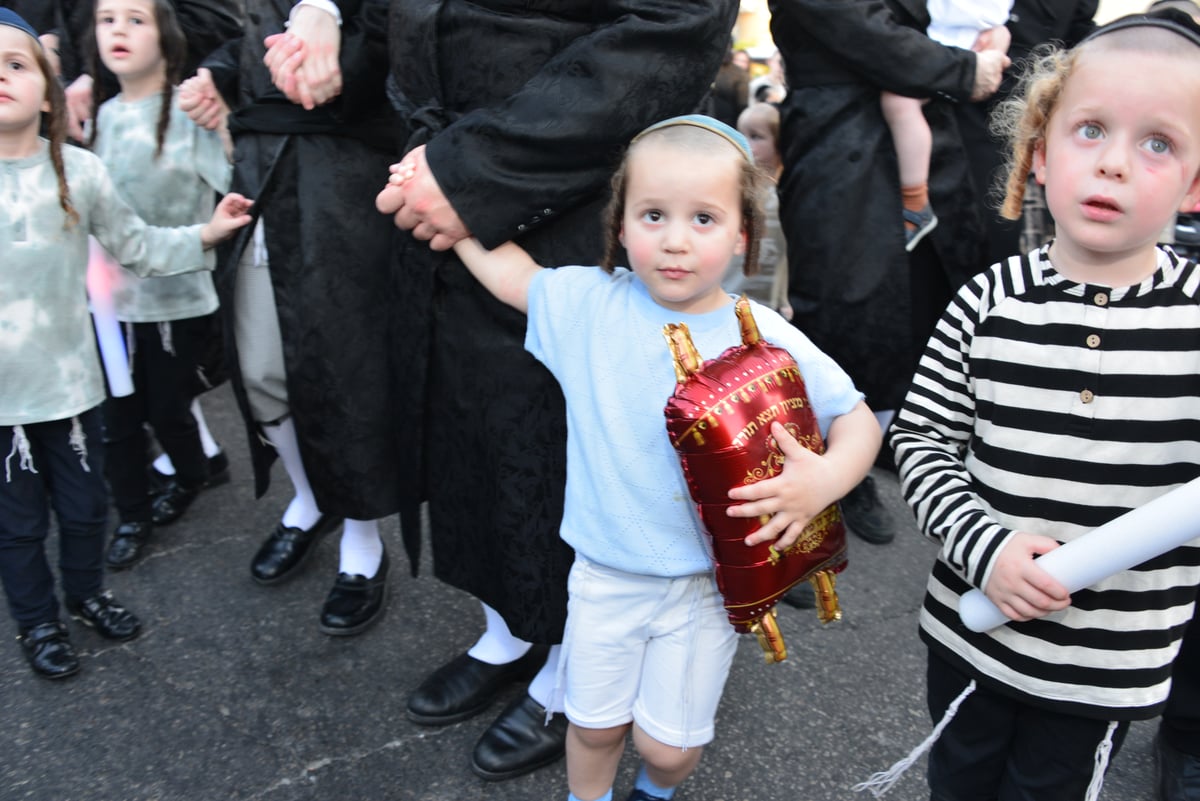 הכנסת ספר תורה לביהמ"ד 'מאורי אור' באשדוד