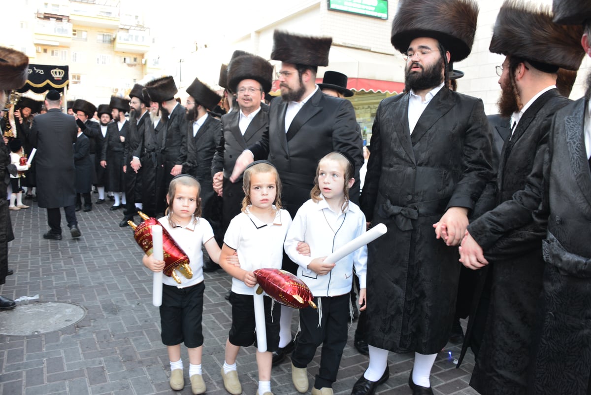 הכנסת ספר תורה לביהמ"ד 'מאורי אור' באשדוד