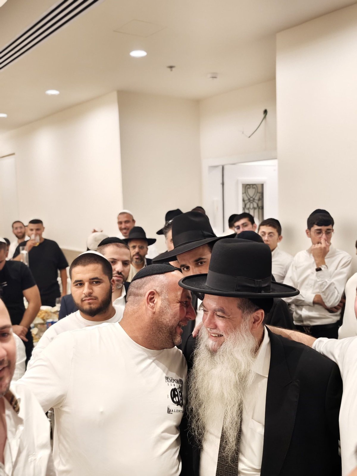 הכנסת ספר תורה לביהמ"ד 'יביע אומר'