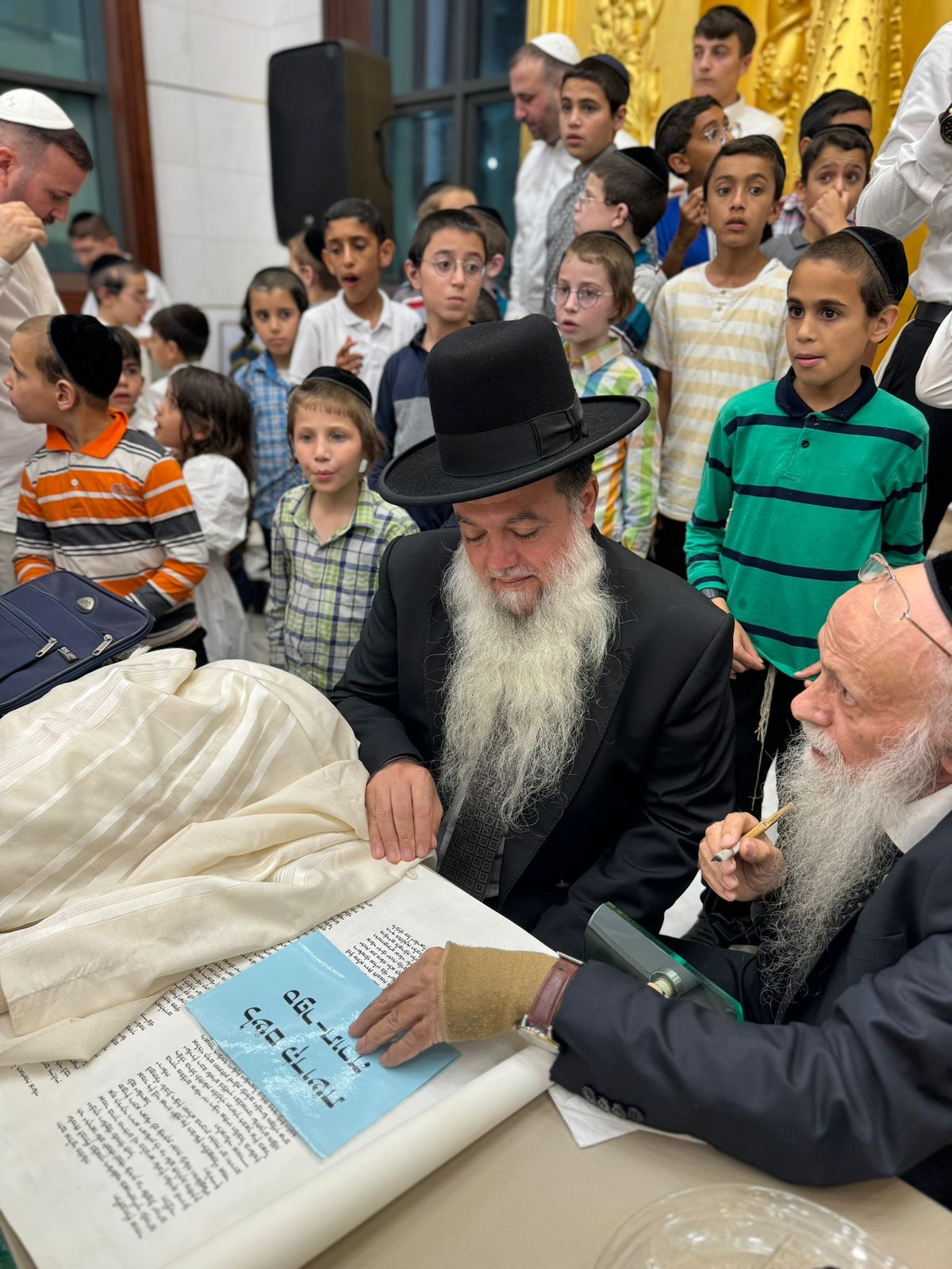 הכנסת ספר תורה לביהמ"ד 'יביע אומר'