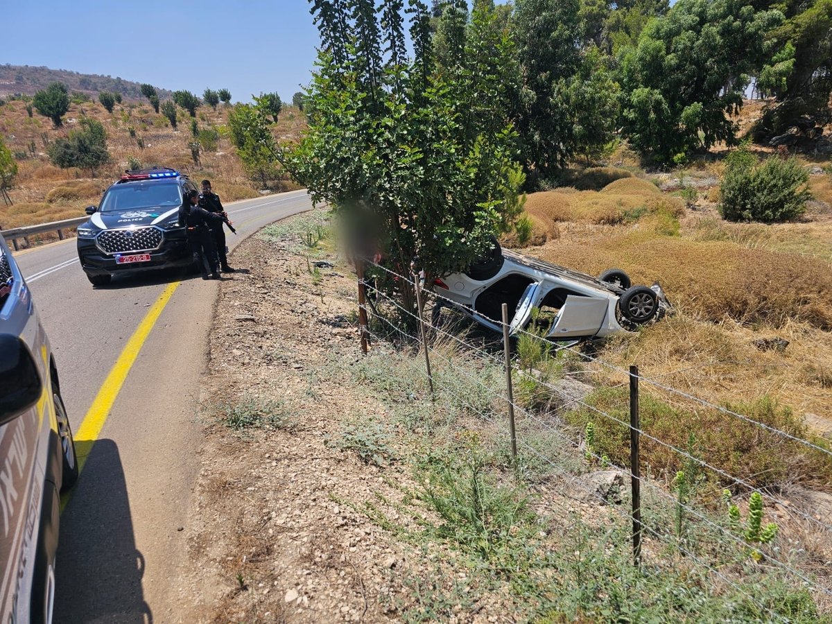 רכב חשוד עם שב"חים ברח בפראות מהשוטרים - והתהפך  