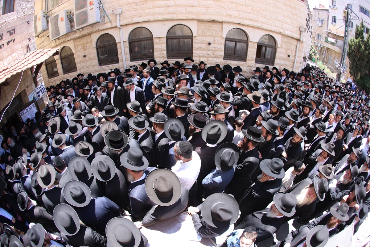 מסע הלוויית הגאון רבי רפאל רייכמן זצ"ל