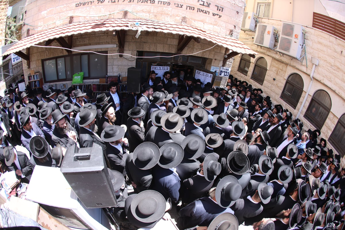 מסע הלוויית הגאון רבי רפאל רייכמן זצ"ל