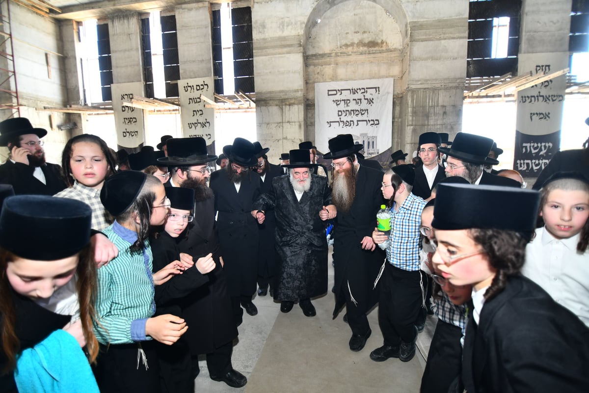 האדמו"ר מויז'ניץ בביקור בברכפלד