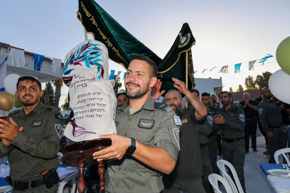 הכנסת ספר התורה וחנוכת בית הכנסת