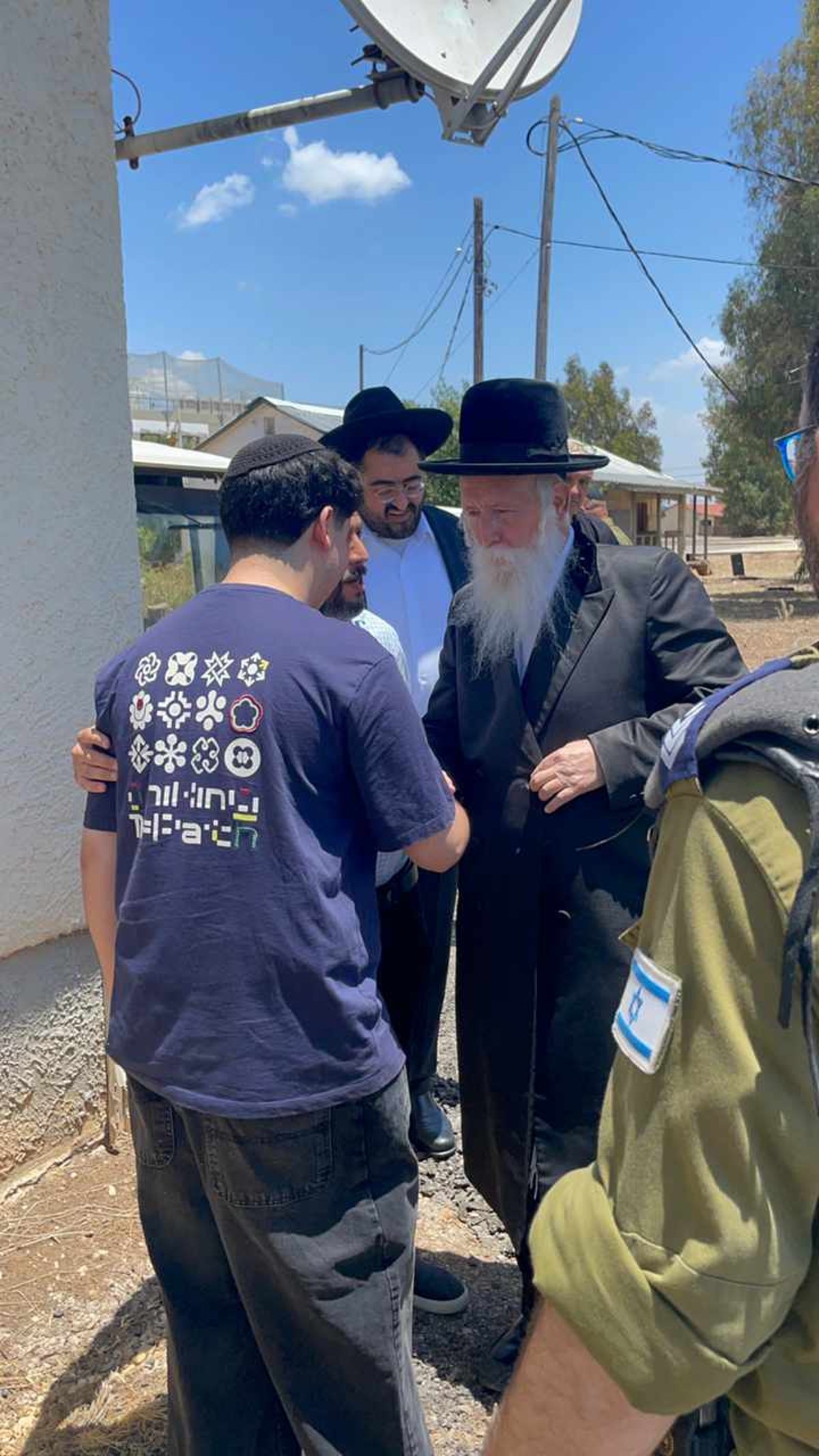 הגרי"ד גרוסמן בביקור חיזוק בבסיס חיל האוויר 