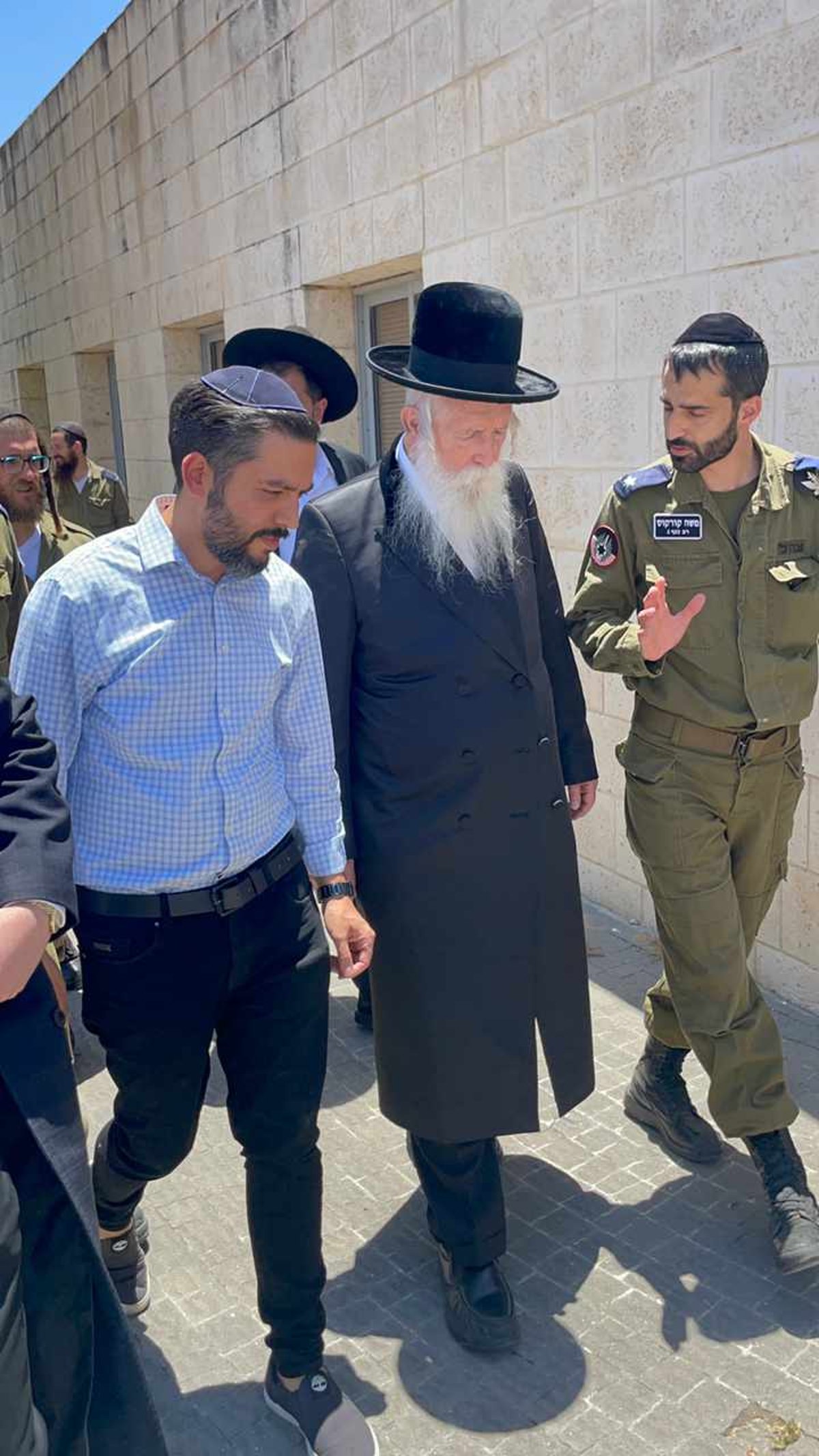 הגרי"ד גרוסמן בביקור חיזוק בבסיס חיל האוויר 