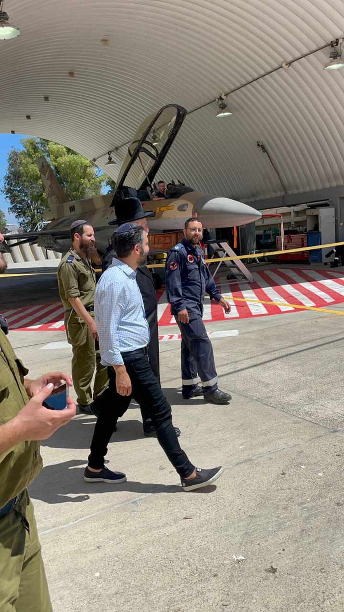 הגרי"ד גרוסמן בביקור חיזוק בבסיס חיל האוויר 