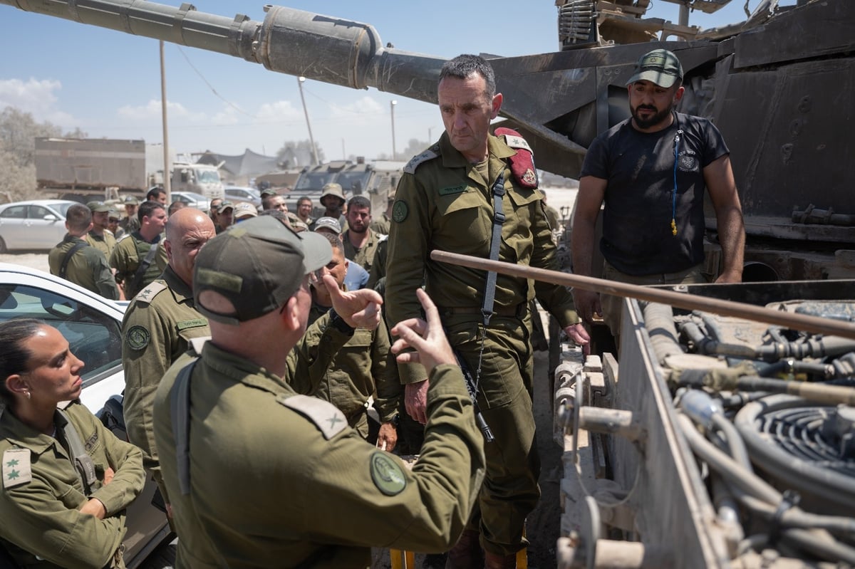 הרמטכ"ל הרצי הלוי בכרם שלום סמוך לגבול רפיח