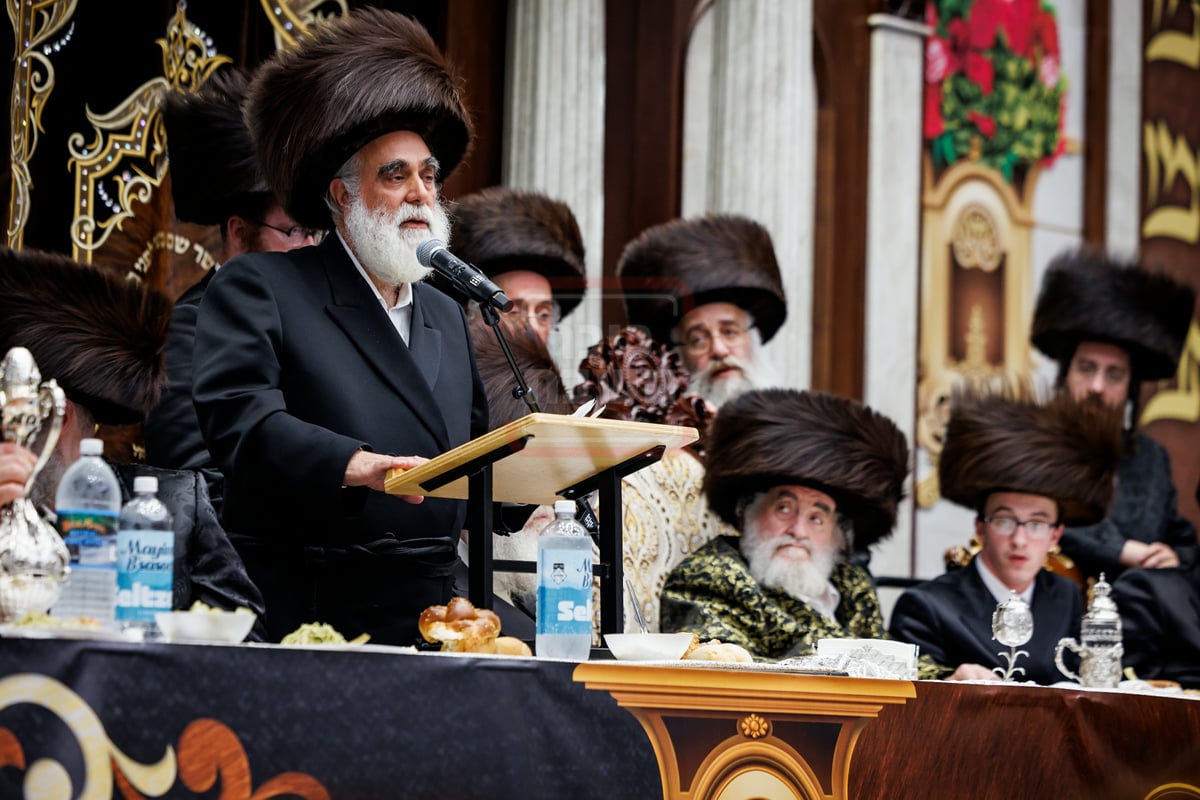 הכנסת ספר תורה בחצה"ק ויז'ניץ במאנסי