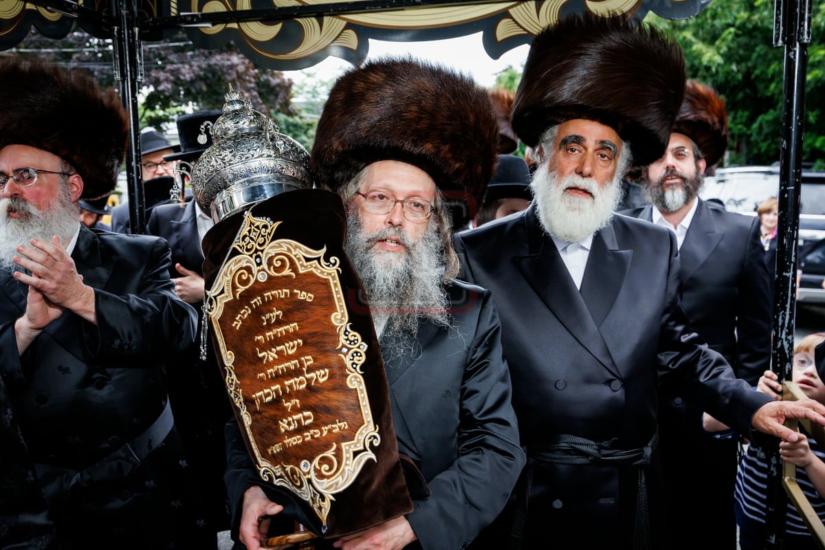 הכנסת ספר תורה בחצה"ק ויז'ניץ במאנסי