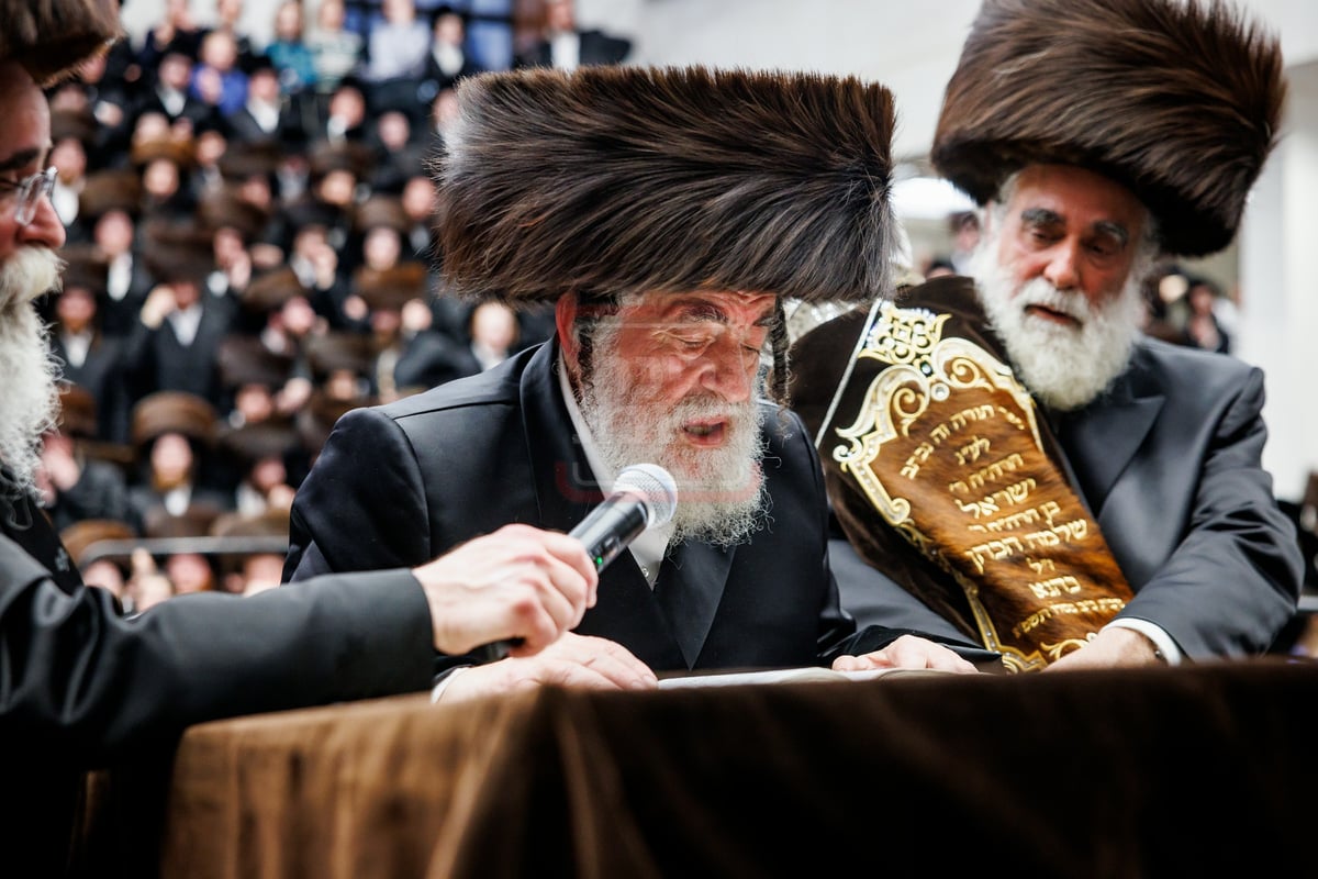 הכנסת ספר תורה בחצה"ק ויז'ניץ במאנסי