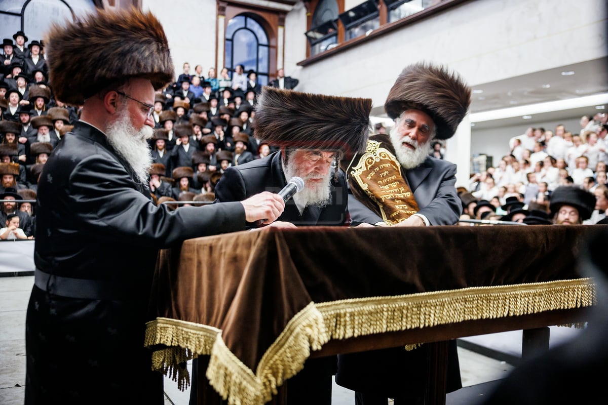 הכנסת ספר תורה בחצה"ק ויז'ניץ במאנסי