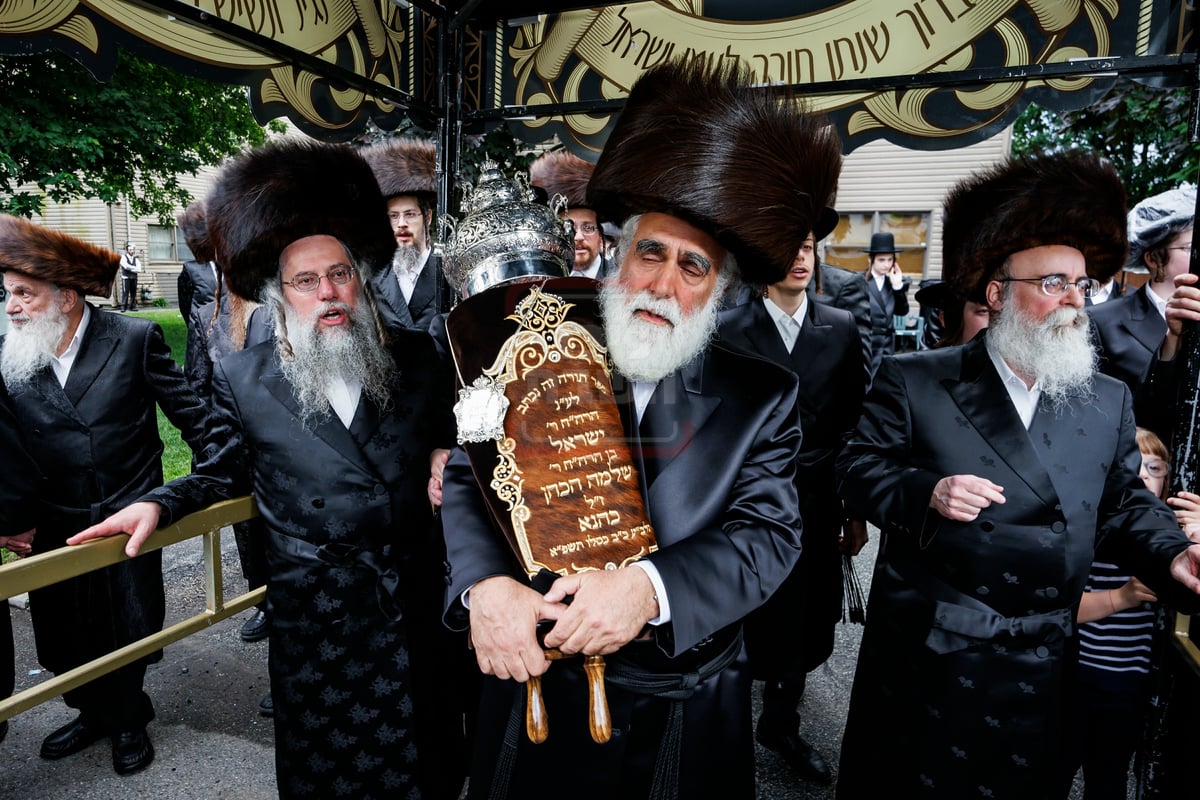 הכנסת ספר תורה בחצה"ק ויז'ניץ במאנסי