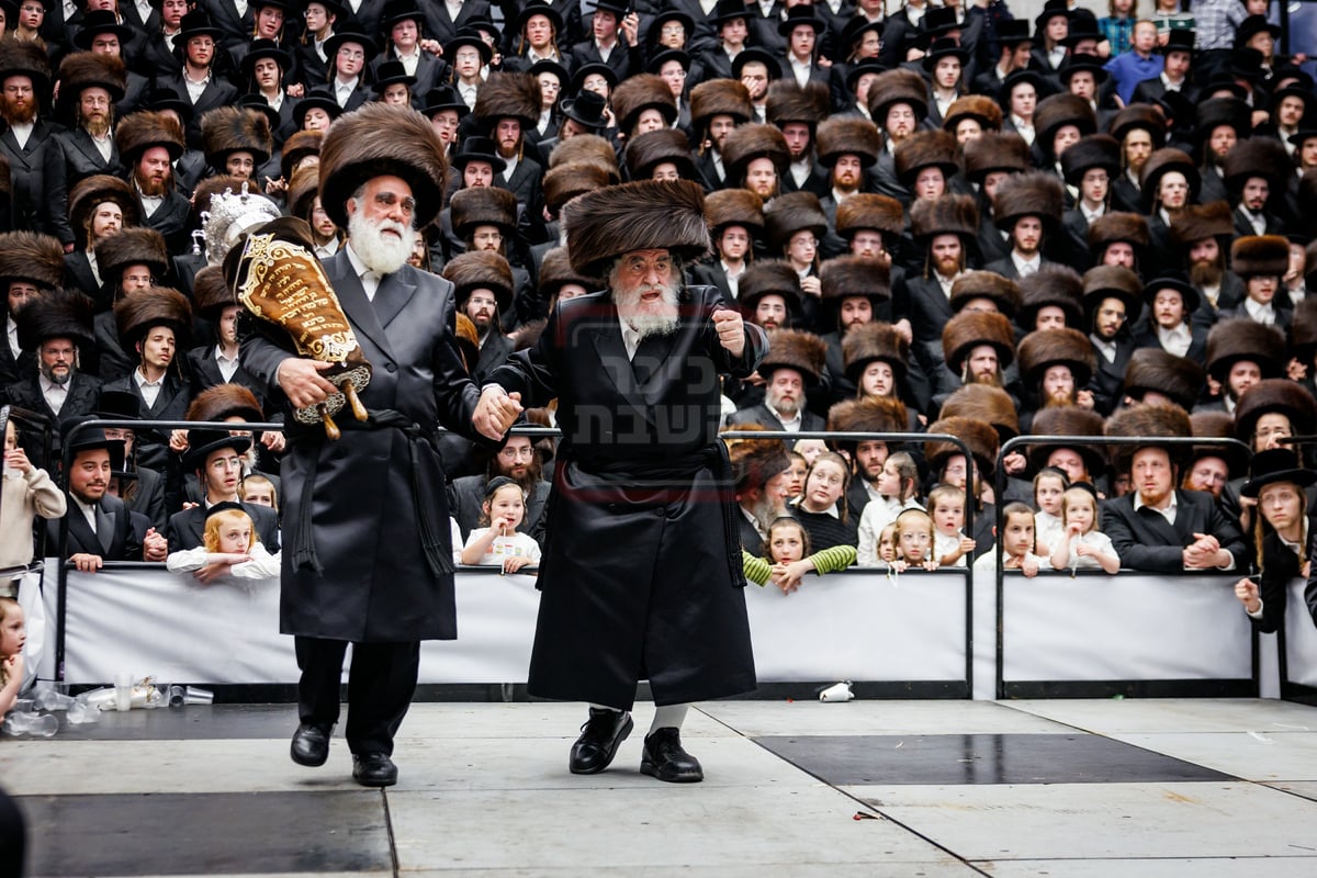 הכנסת ספר תורה בחצה"ק ויז'ניץ במאנסי