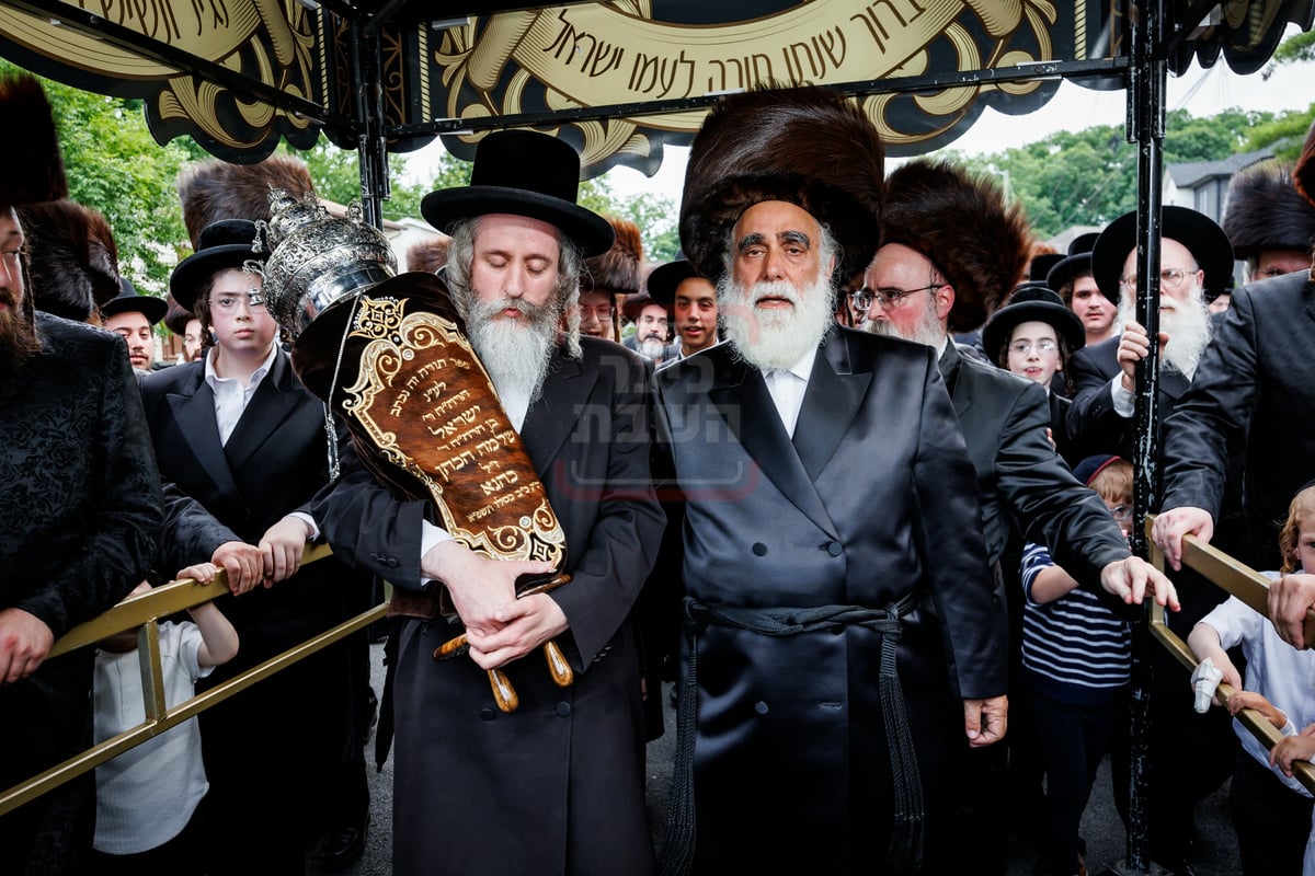 הכנסת ספר תורה בחצה"ק ויז'ניץ במאנסי