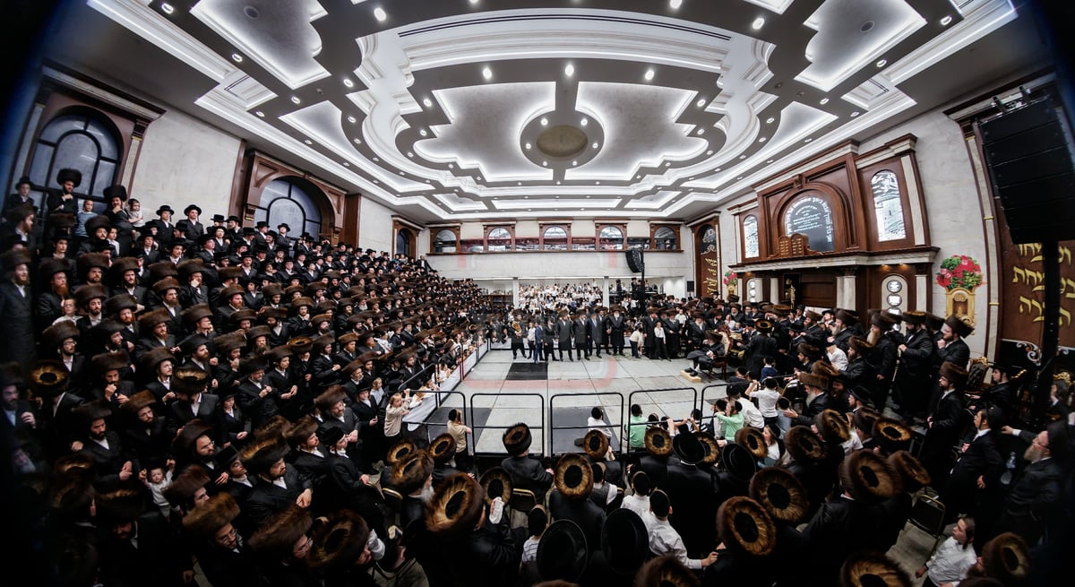 הכנסת ספר תורה בחצה"ק ויז'ניץ במאנסי