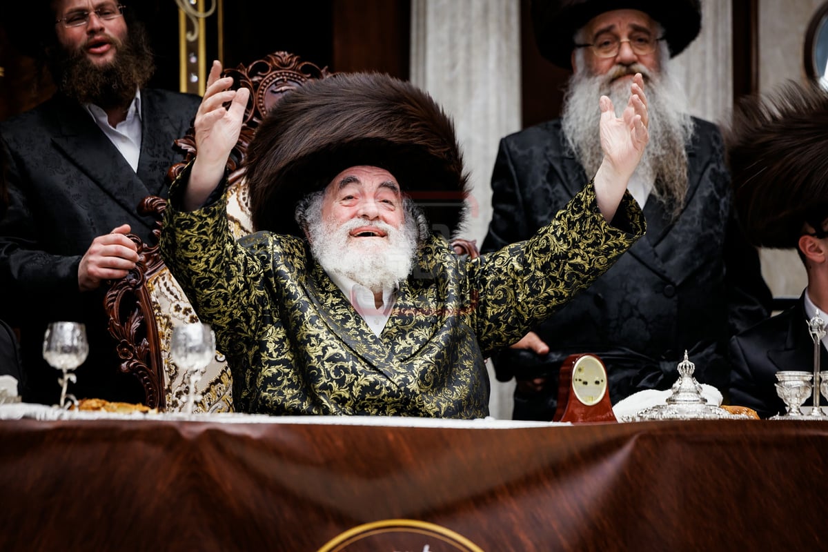 הכנסת ספר תורה בחצה"ק ויז'ניץ במאנסי