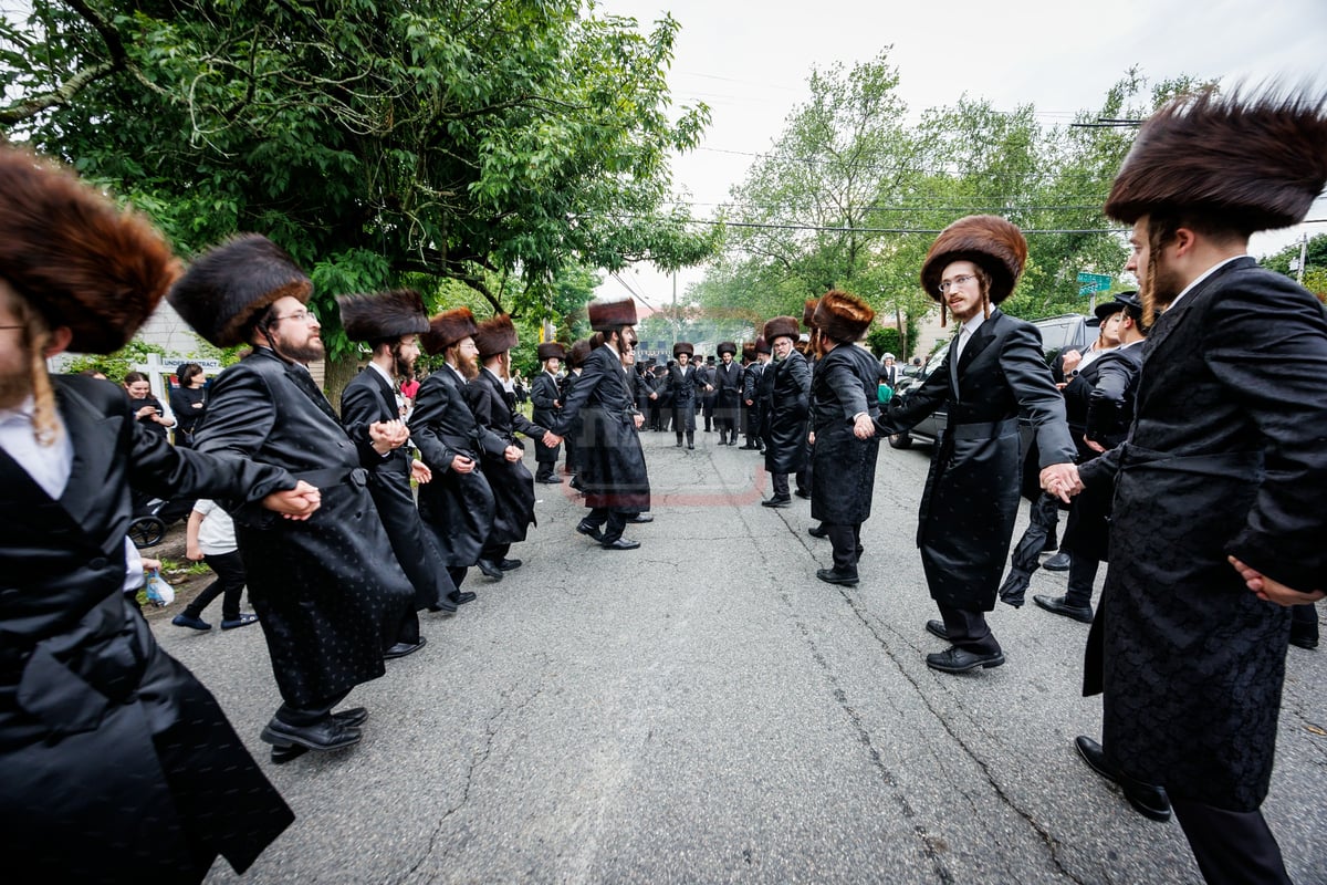 הכנסת ספר תורה בחצה"ק ויז'ניץ במאנסי