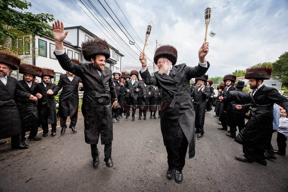 הכנסת ספר תורה בחצה"ק ויז'ניץ במאנסי