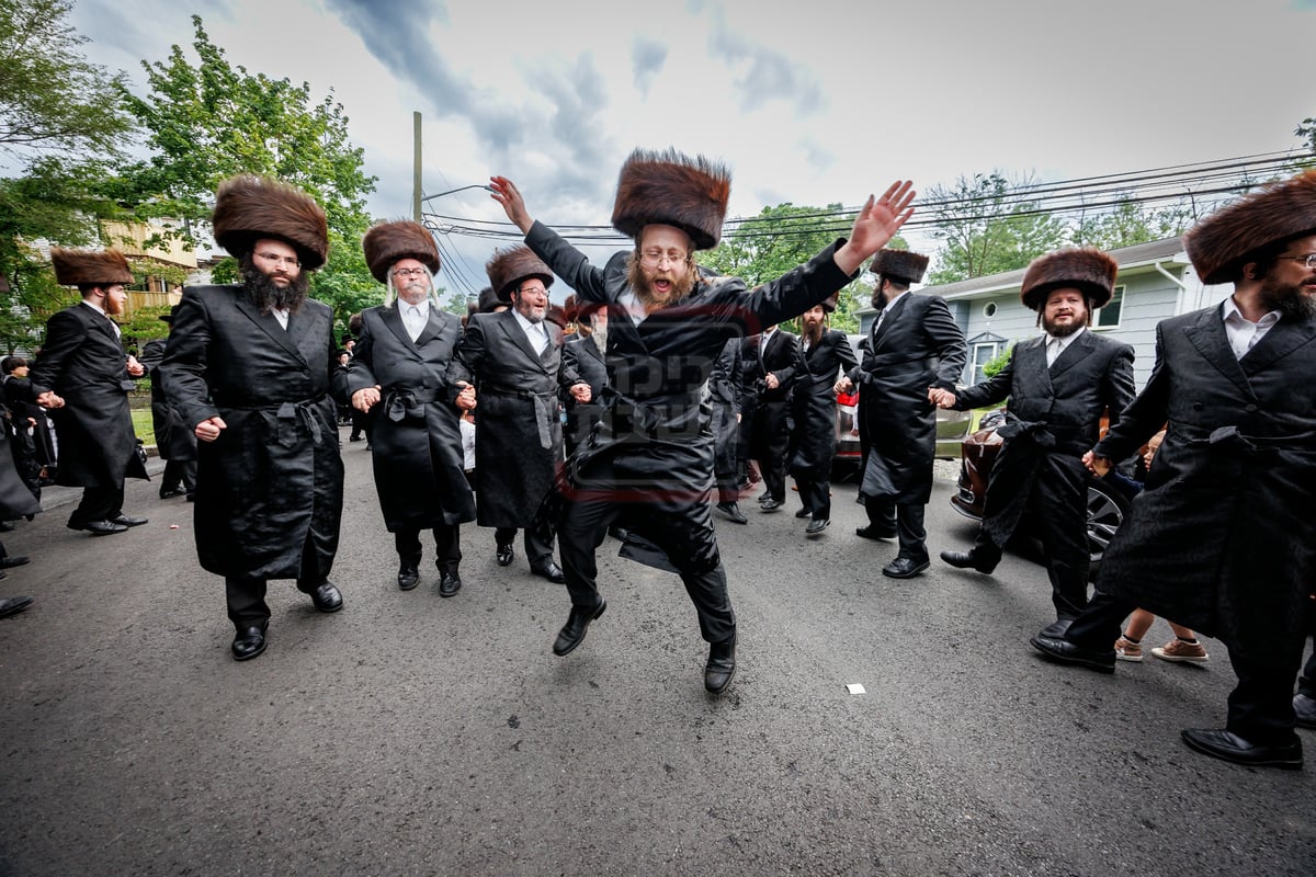 הכנסת ספר תורה בחצה"ק ויז'ניץ במאנסי