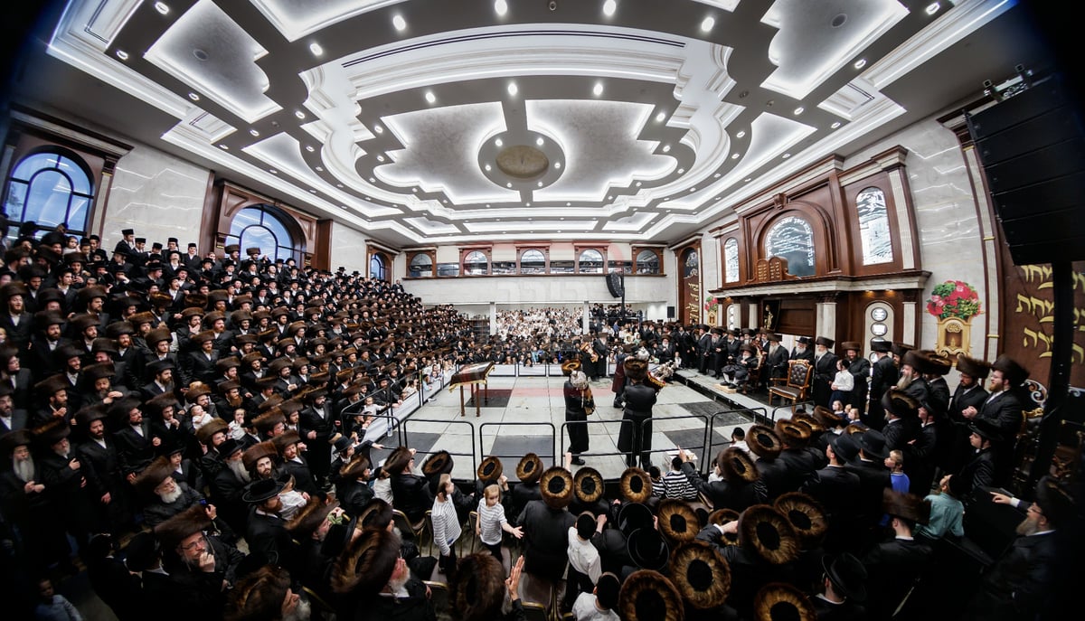 הכנסת ספר תורה בחצה"ק ויז'ניץ במאנסי