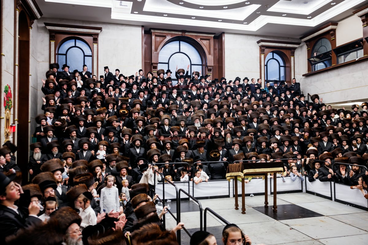 הכנסת ספר תורה בחצה"ק ויז'ניץ במאנסי