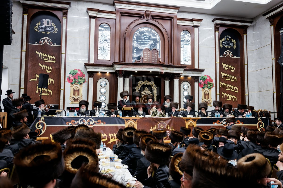 הכנסת ספר תורה בחצה"ק ויז'ניץ במאנסי