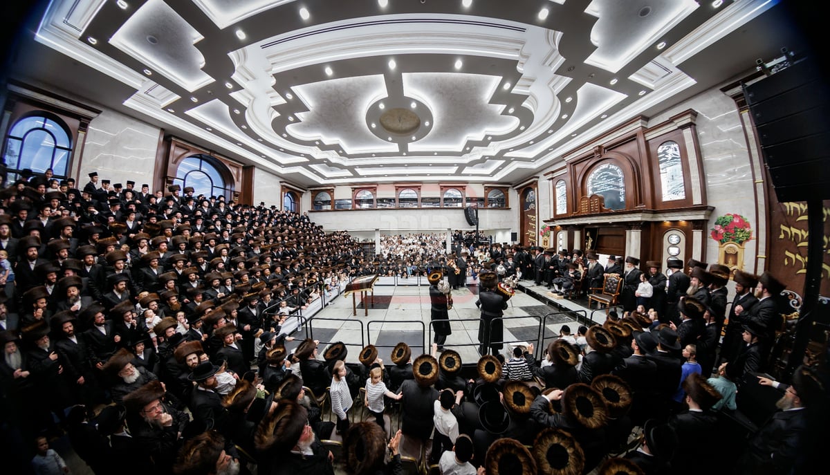 הכנסת ספר תורה בחצה"ק ויז'ניץ במאנסי