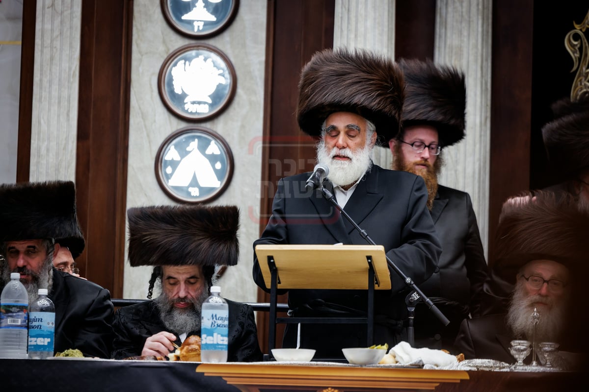 הכנסת ספר תורה בחצה"ק ויז'ניץ במאנסי