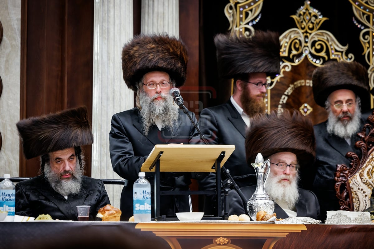 הכנסת ספר תורה בחצה"ק ויז'ניץ במאנסי