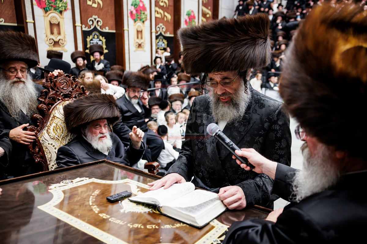 הכנסת ספר תורה בחצה"ק ויז'ניץ במאנסי