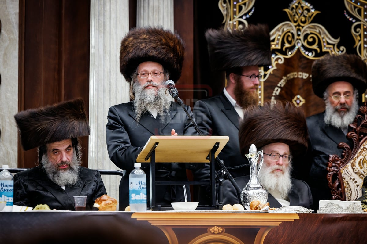 הכנסת ספר תורה בחצה"ק ויז'ניץ במאנסי