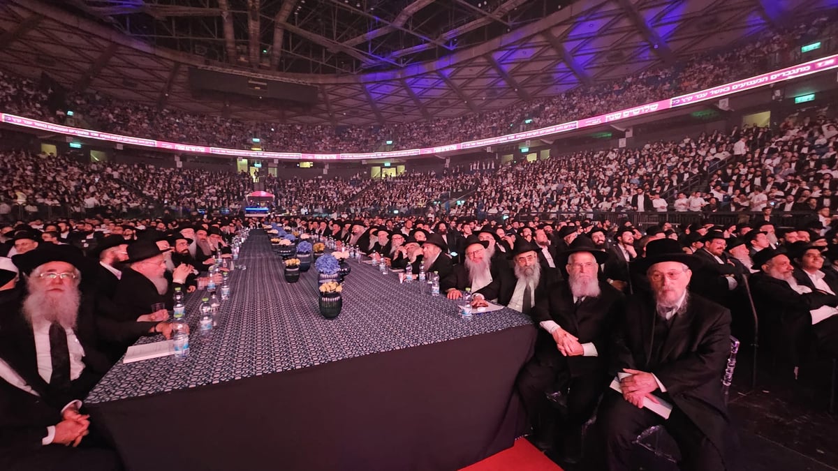 רבבת חסידי חב"ד התכנסו להתוועדות סוחפת ומרוממת