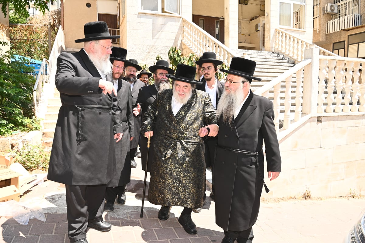 האדמו"ר מויז'ניץ בביקור אצל רב העיר ב"ב