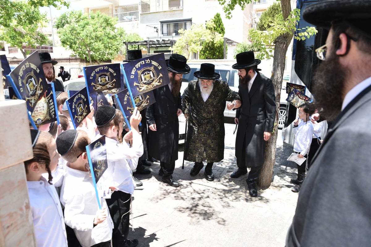 האדמו"ר מויז'ניץ בביקור בביתר