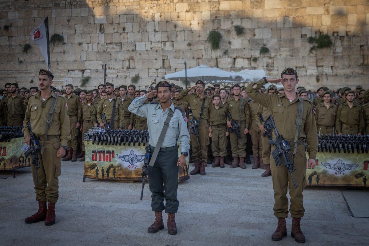 תיעוד מרגש: לוחמי 'נצח יהודה' נשבעו בכותל המערבי | צפו