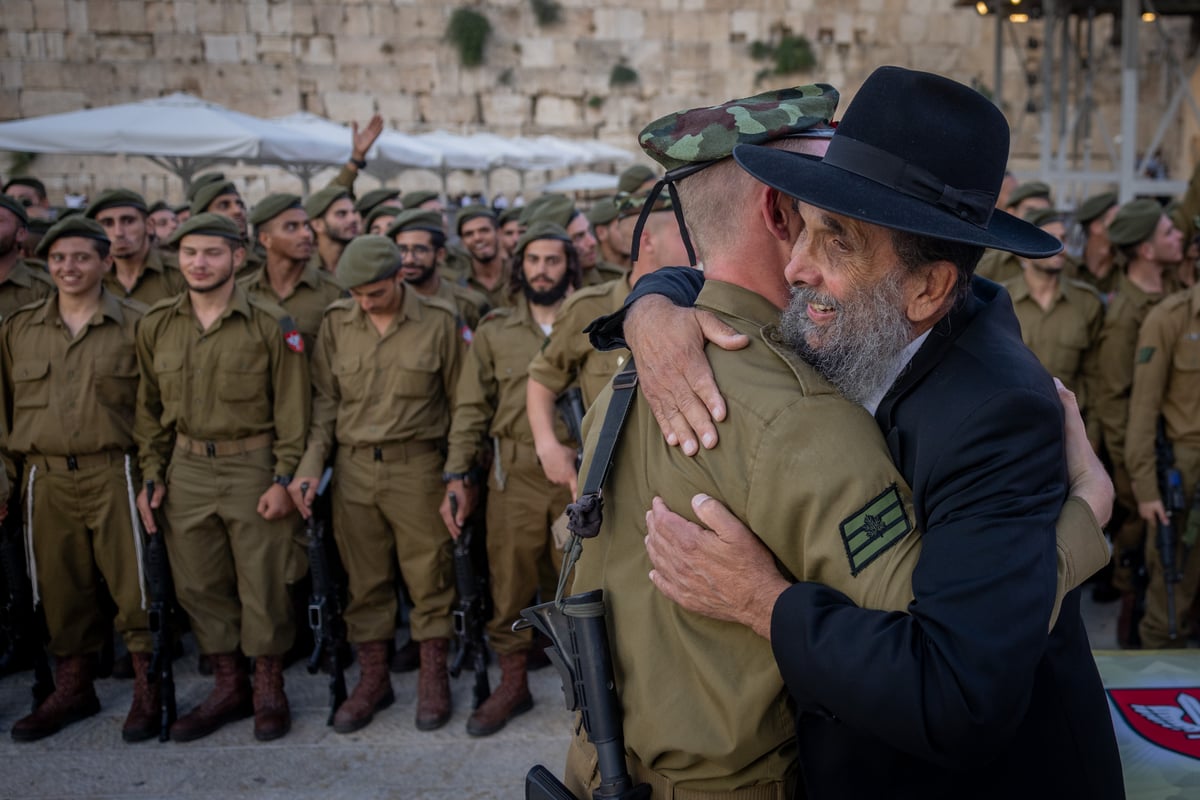 תיעוד מרגש: לוחמי 'נצח יהודה' נשבעו בכותל המערבי | צפו