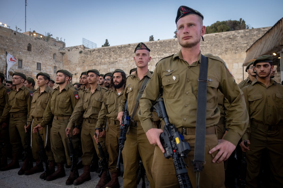 תיעוד מרגש: לוחמי 'נצח יהודה' נשבעו בכותל המערבי | צפו