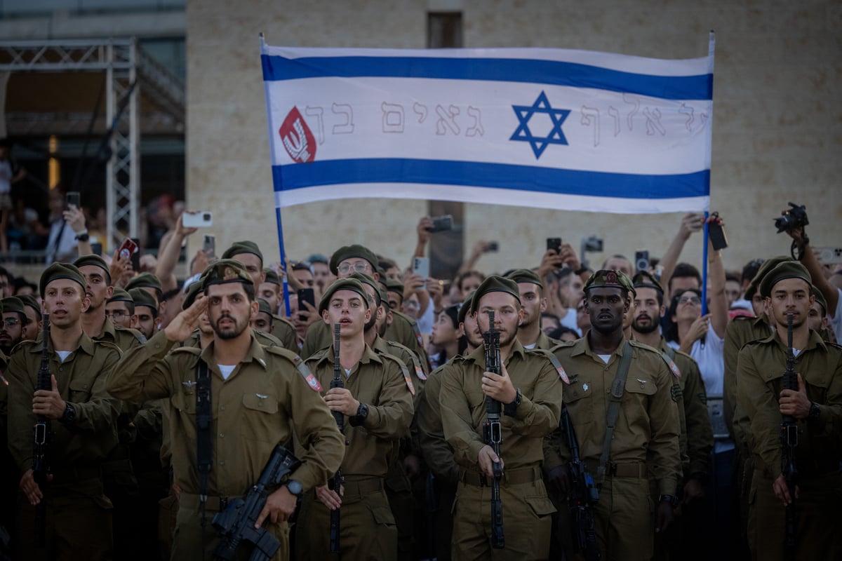 תיעוד מרגש: לוחמי 'נצח יהודה' נשבעו בכותל המערבי | צפו