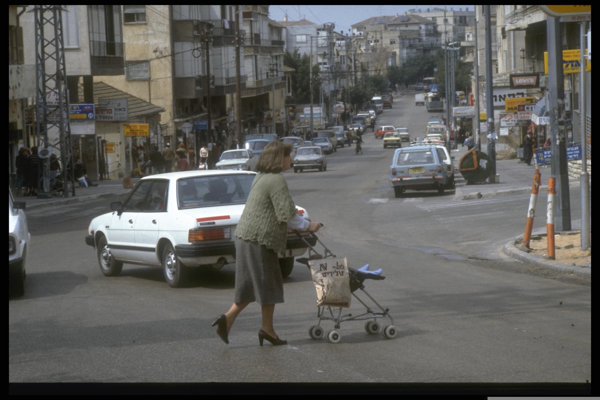 רחובה הראשי של העיר בני ברק בשנת 1983