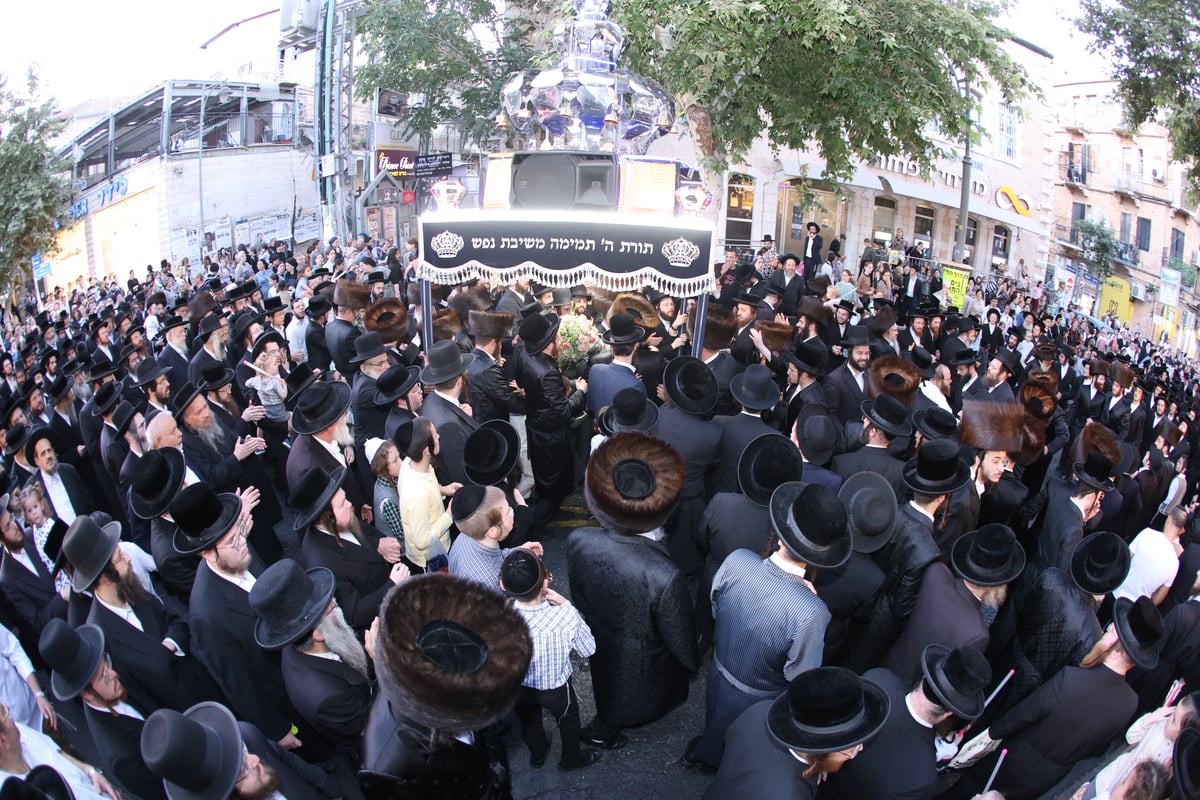 הכנסת ס"ת לביהמ"ד ברך משה 