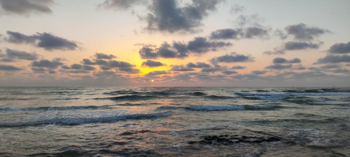 שקיעה מעל הים בתל אביב