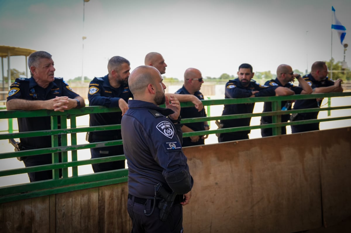 ניצב תל אביב בביקור ביחידת הפרשים