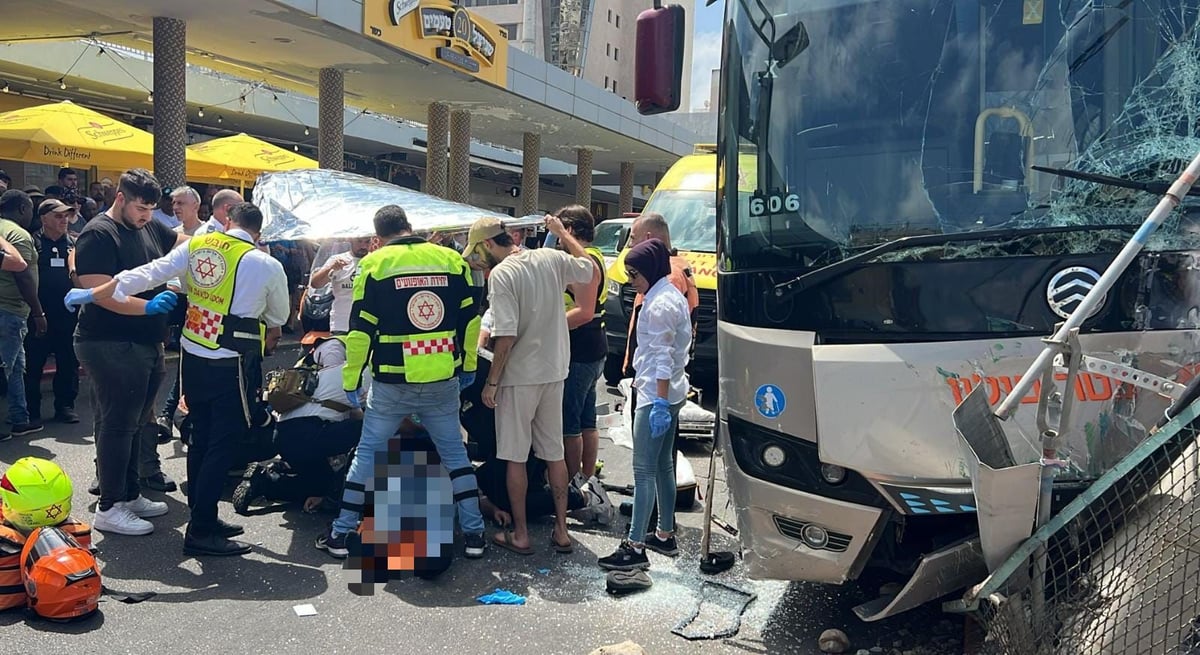 זירת תאונת האוטובוס בנתניה