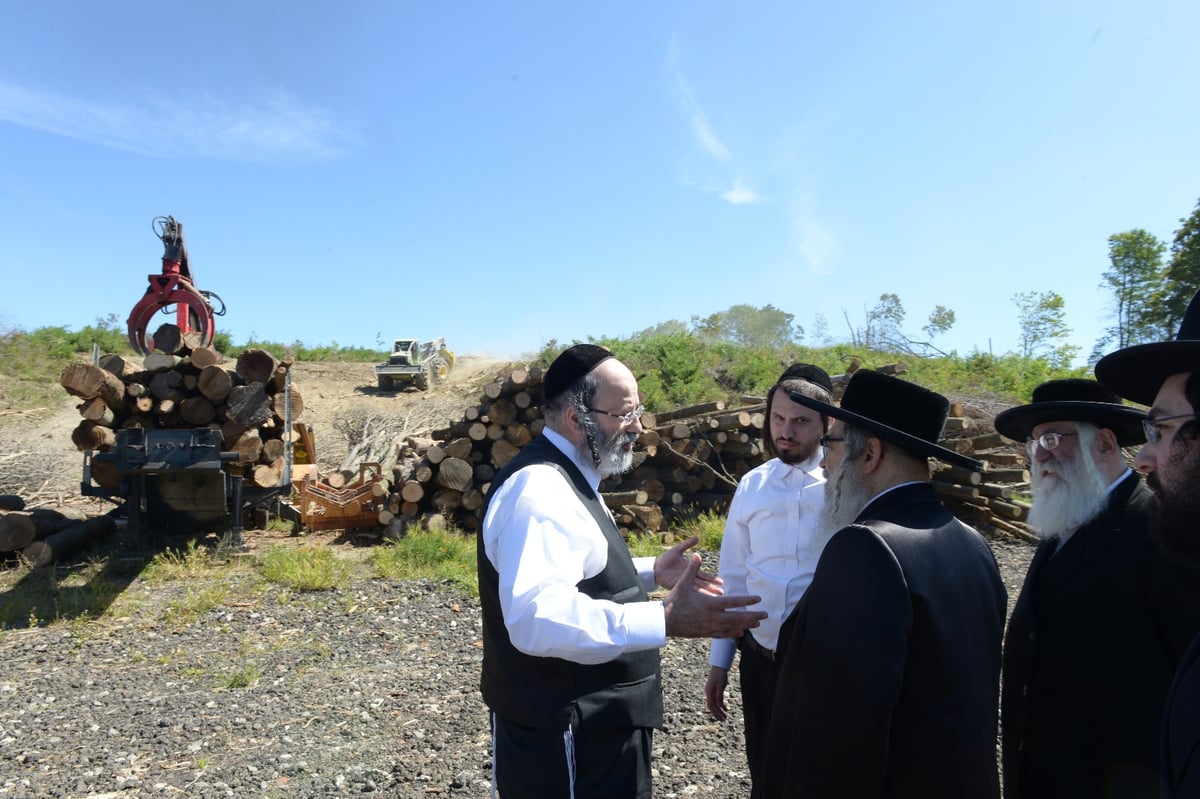 תמונות ארכיון: האדמו"ר מסאטמר עוקב מקרוב על הבניה בשטח הגדול של שכונת ויואל משה