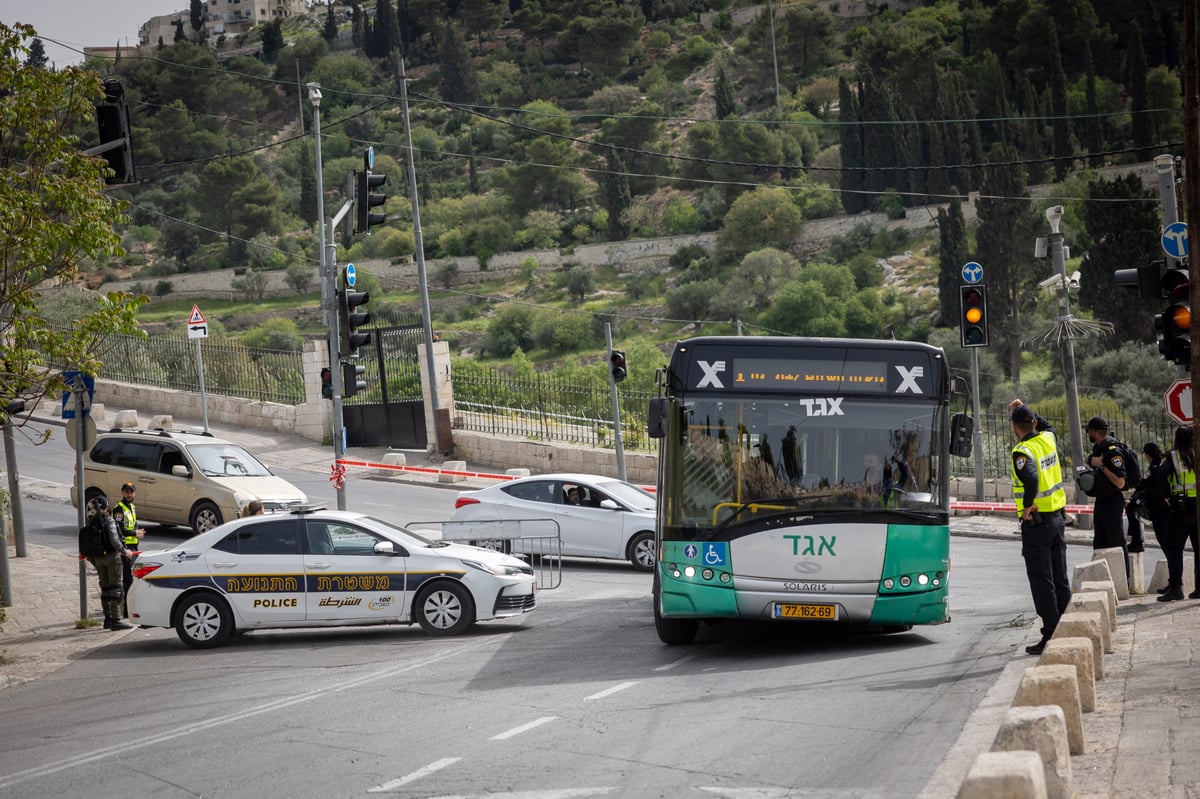 אוטובוס סמוך לכותל המערבי | ארכיון