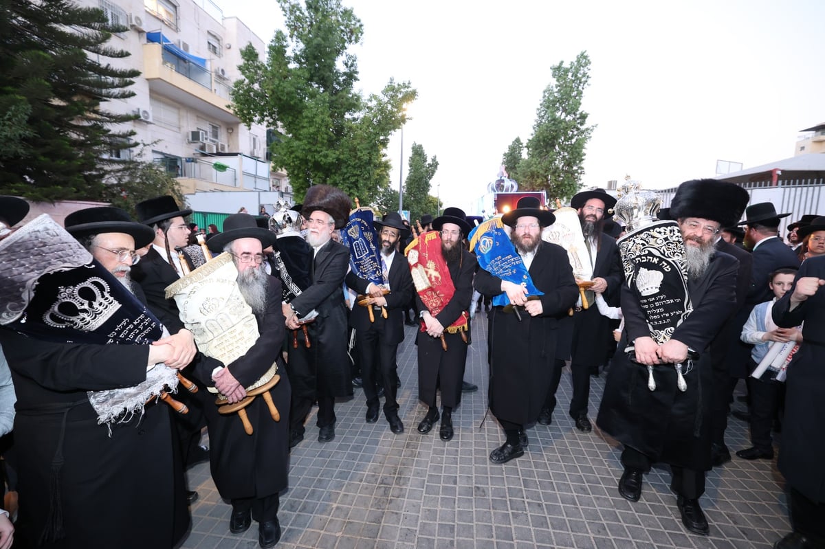 הכנסת ספר תורה לביהמ"ד קרעטשניף קרית גת 